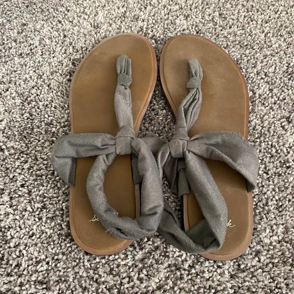 sanuk cloth sandals